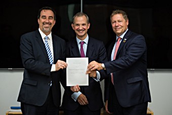During this year's United Nations General Assembly in New York, Brazil’s Minister of Health, Gilberto Occhi, Dr. Seth Berkley, CEO of Gavi, and Christopher Egerton-Warburton, a member of the IFFIm Board of Directors, met to discuss the Brazil's US$ 20 million commitment to IFFIm. Credit: Gavi/2018/Andrew Seng. During this year's United Nations General Assembly in New York, Brazil’s Minister of Health, Gilberto Occhi, Dr. Seth Berkley, CEO of Gavi, and Christopher Egerton-Warburton, a member of the IFFIm Board of Directors, met to discuss the Brazil's US$ 20 million commitment to IFFIm. Credit: Gavi/2018/Andrew Seng.